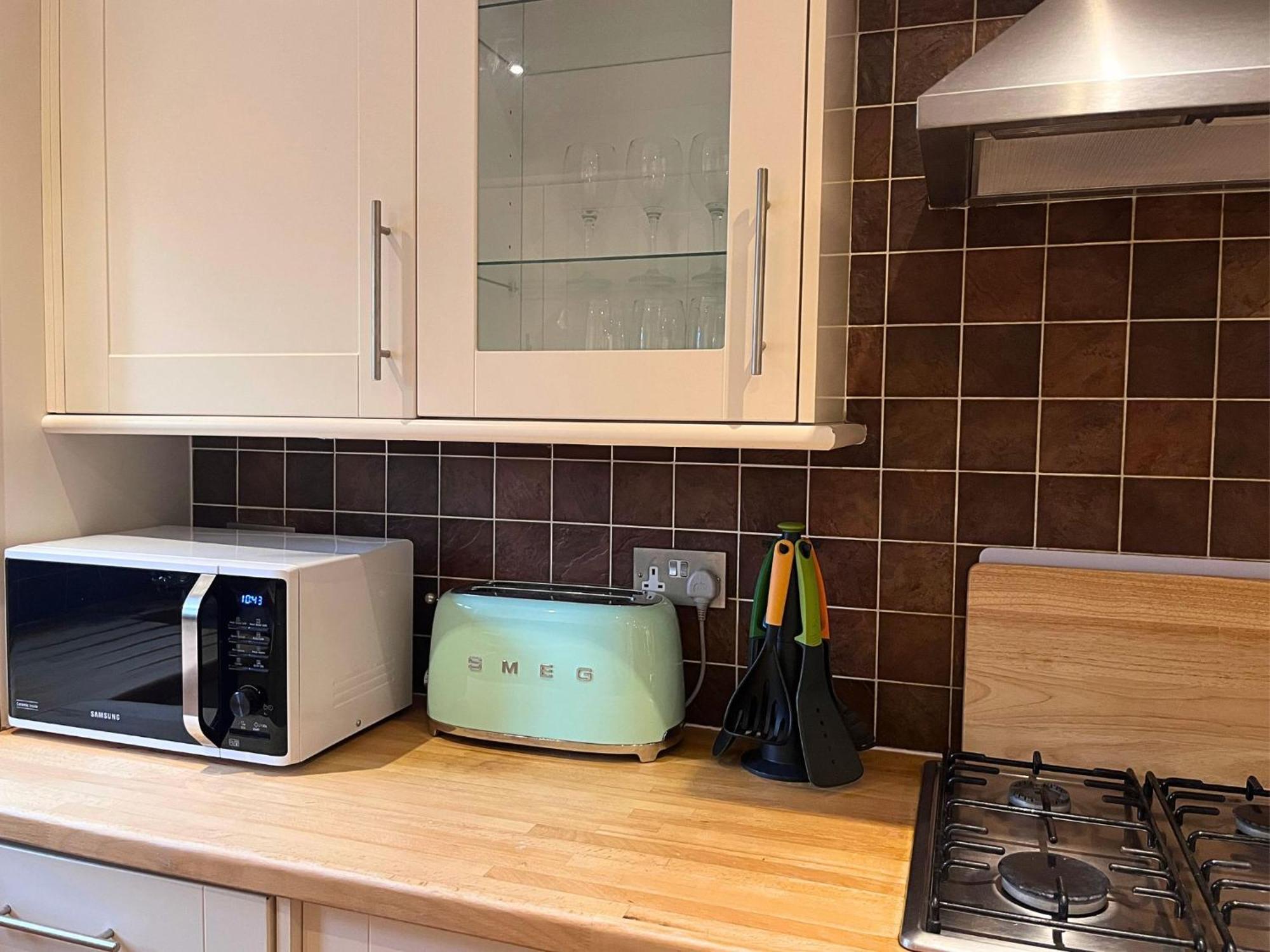 Jekyll'S On Hyde - Spacious Town House - Central Winchester - Free Parking, Sleeps 5 - By Xplus Stays Luaran gambar